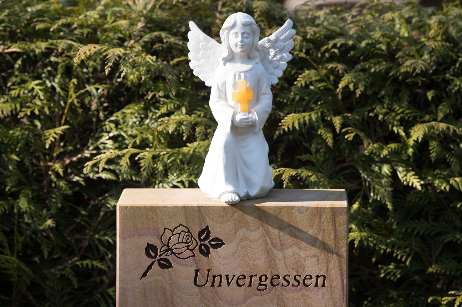 Nachhaltigkeit auf dem Friedhof mit Grabstein-Recycling